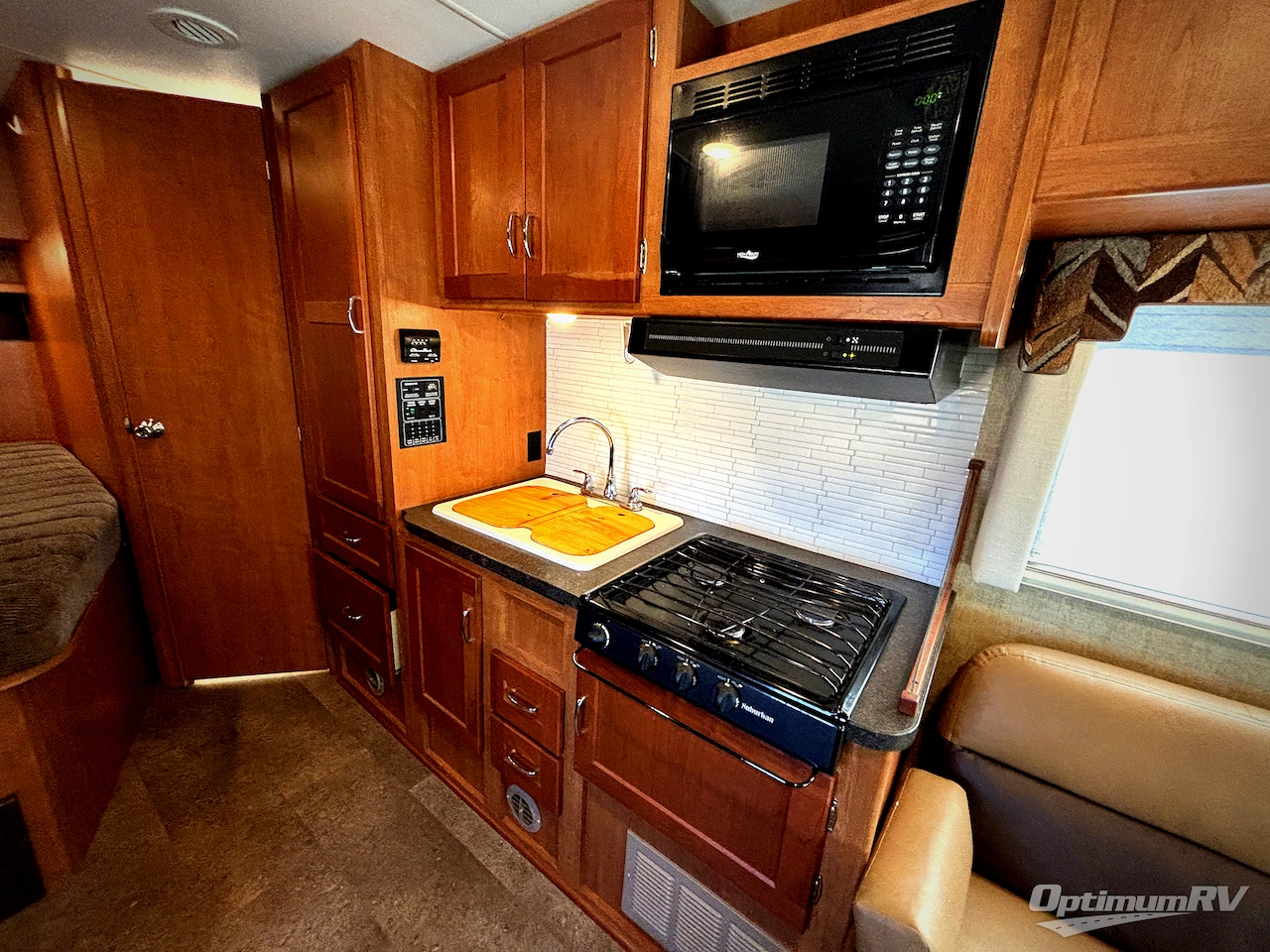 2017 Winnebago Spirit 25B Photo 15