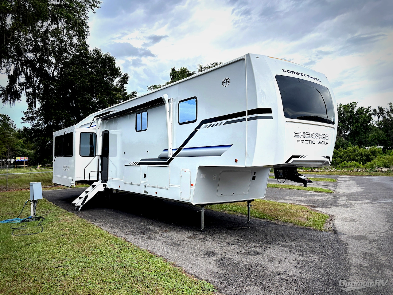 2026 Forest River Cherokee Arctic Wolf 3650SUITE Photo 1