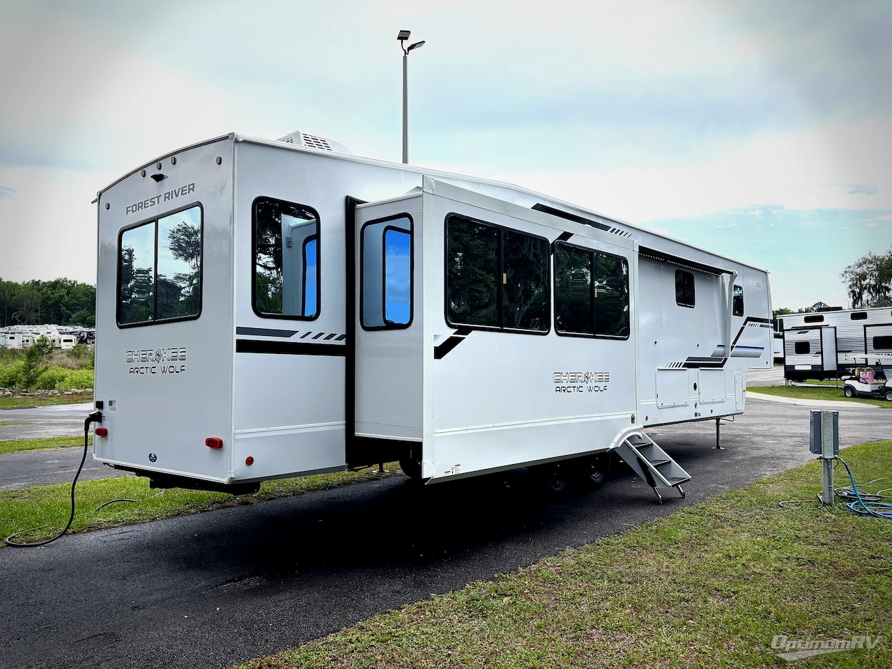 2026 Forest River Cherokee Arctic Wolf 3650SUITE Photo 2