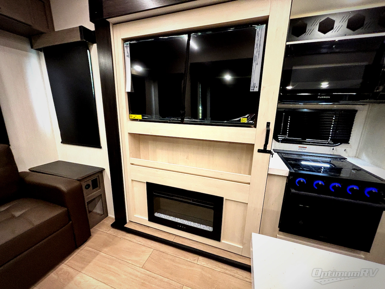 2026 Forest River Cherokee Arctic Wolf 3650SUITE Photo 26