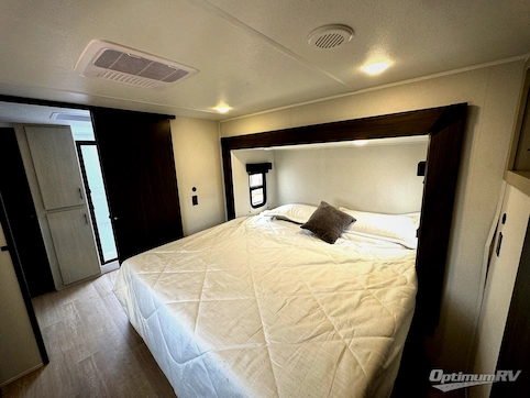2027 Forest River Cherokee Arctic Wolf 3950SUITE RV Photo 4