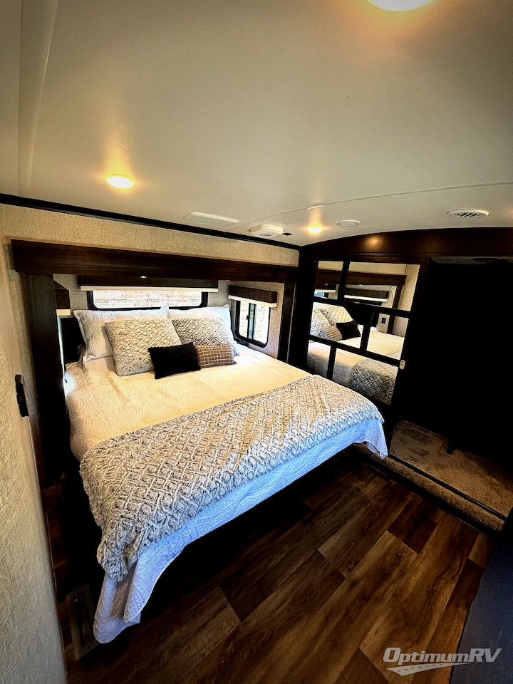 2022 Jayco North Point 310RLTS Photo 8