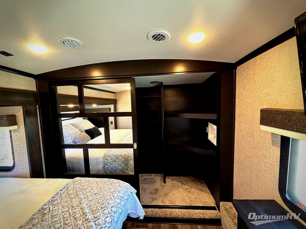 2022 Jayco North Point 310RLTS Photo 9