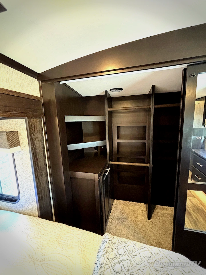 2022 Jayco North Point 310RLTS Photo 10