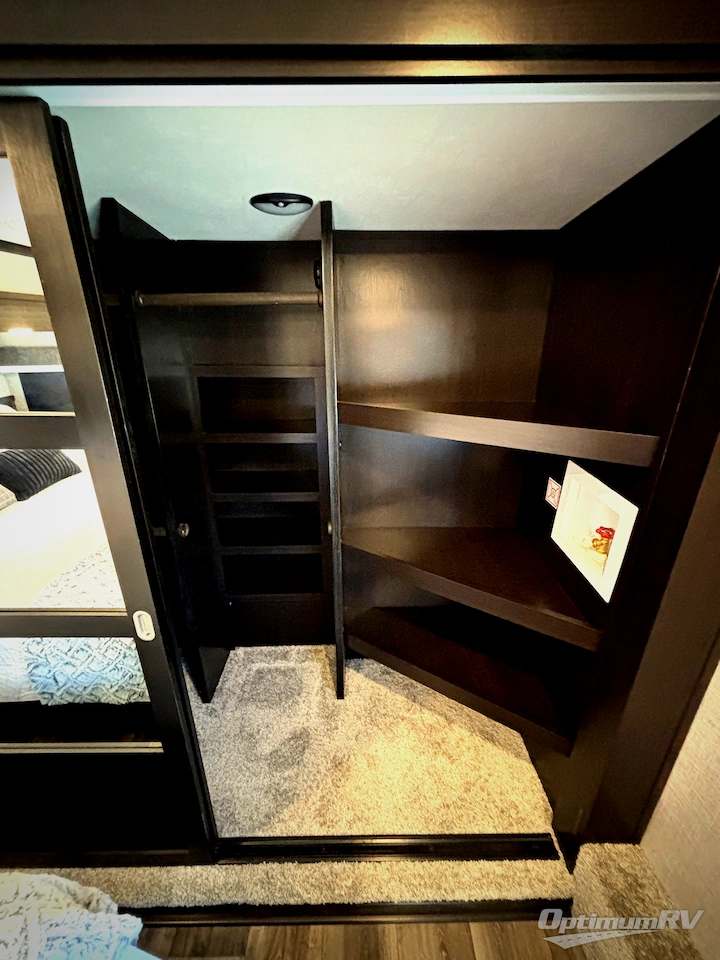 2022 Jayco North Point 310RLTS Photo 11