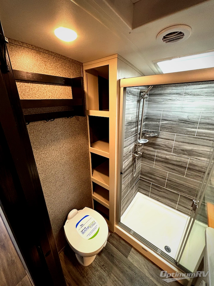 2022 Jayco North Point 310RLTS Photo 13