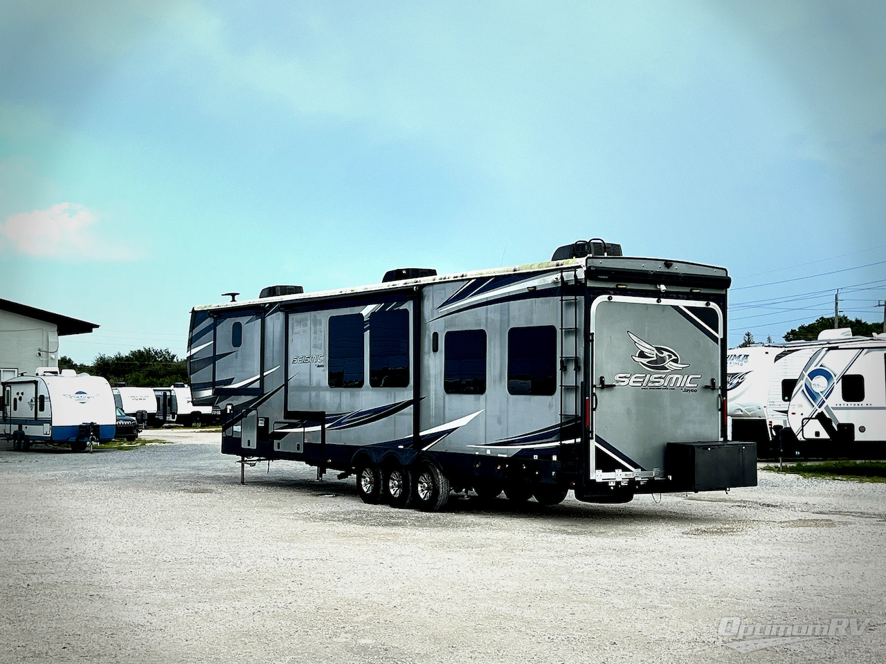 2018 Jayco Seismic 4113 Photo 3