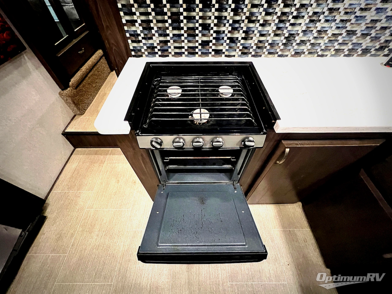 2018 Jayco Seismic 4113 Photo 8