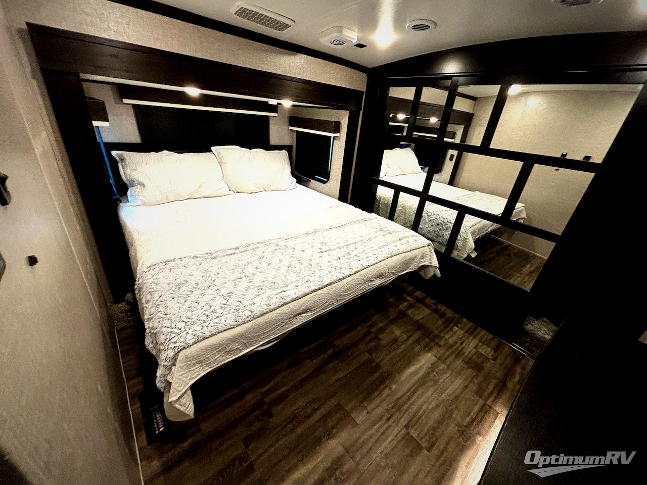 2023 Jayco North Point 310RLTS Photo 8