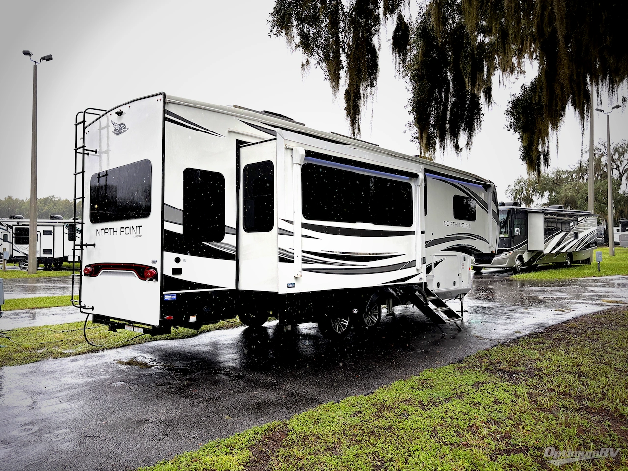 2023 Jayco North Point 310RLTS Photo 2