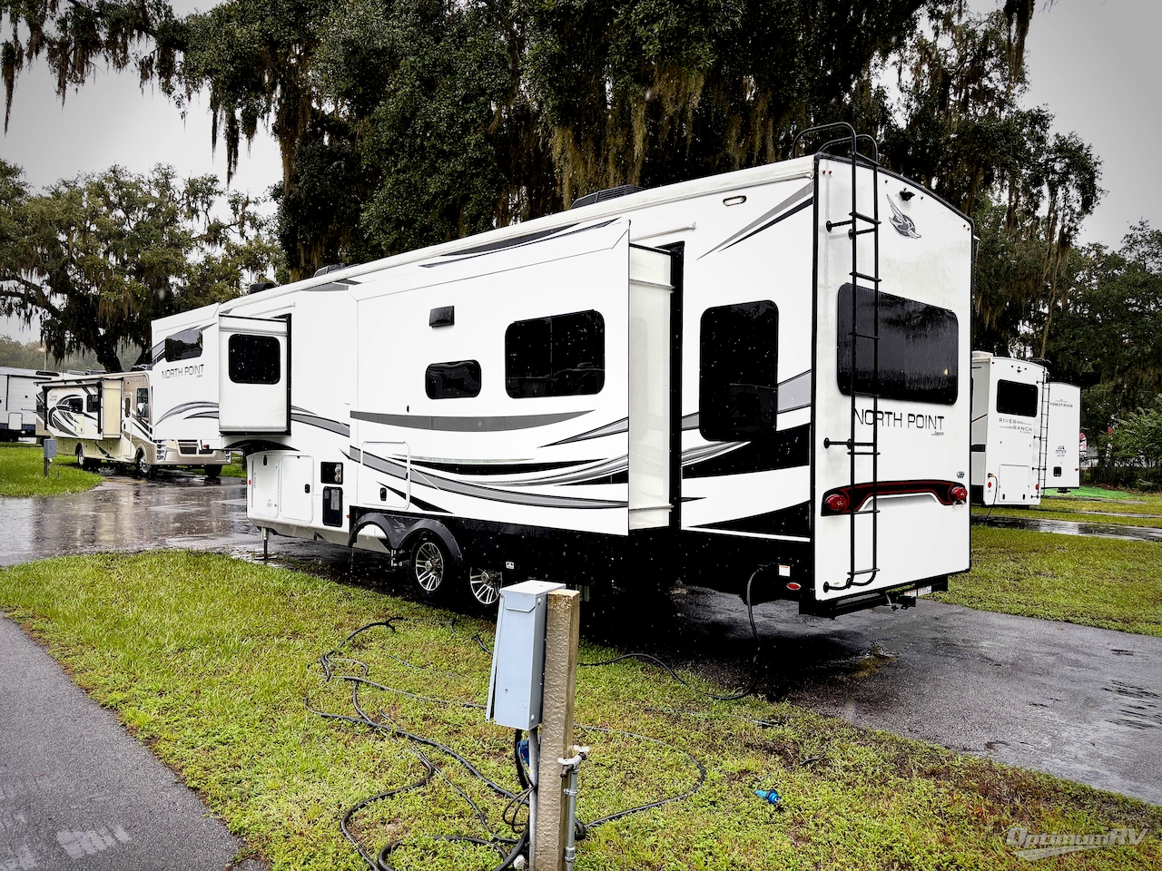 2023 Jayco North Point 310RLTS Photo 3