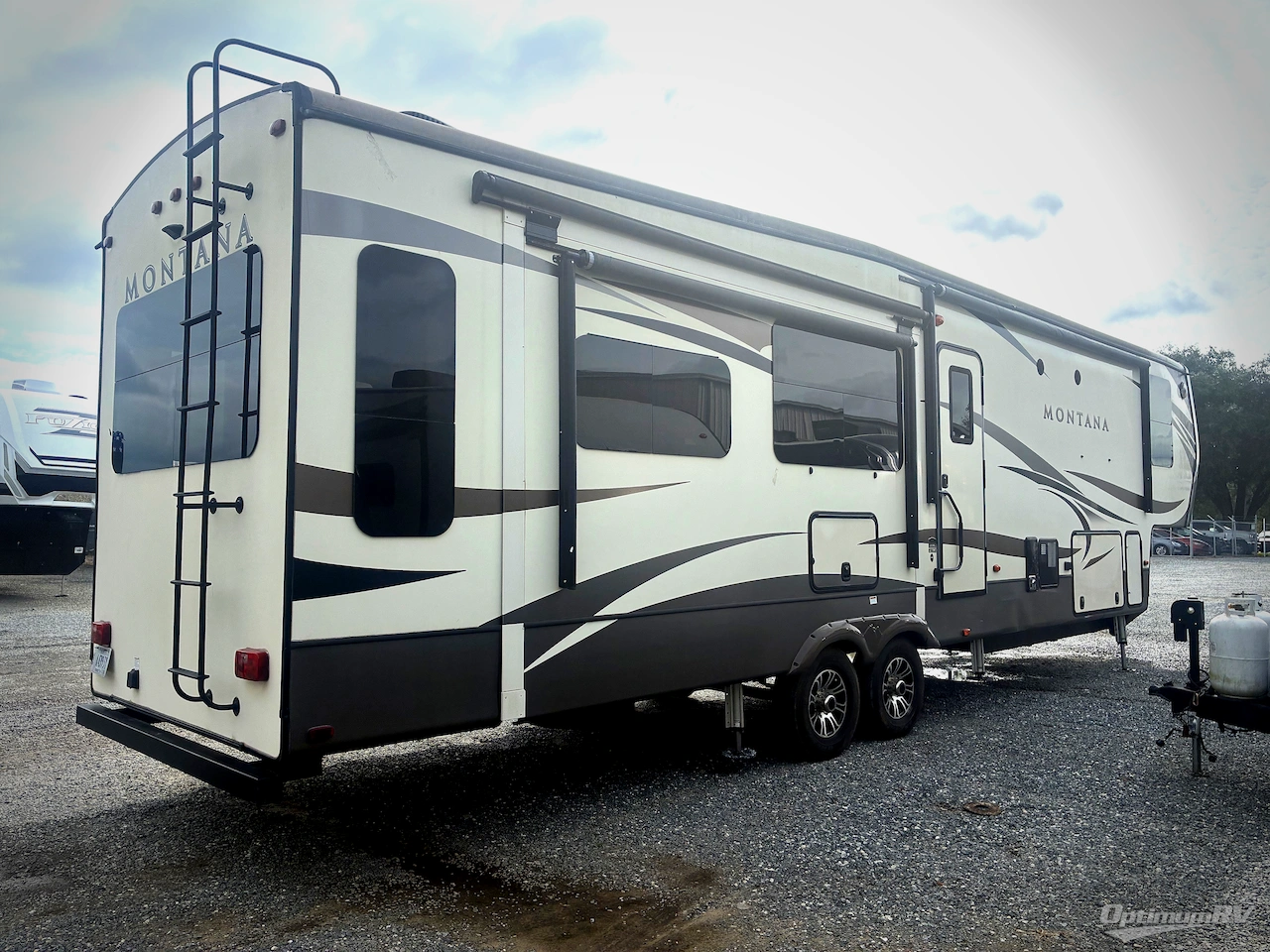 2018 Keystone Montana 3721RL Photo 2