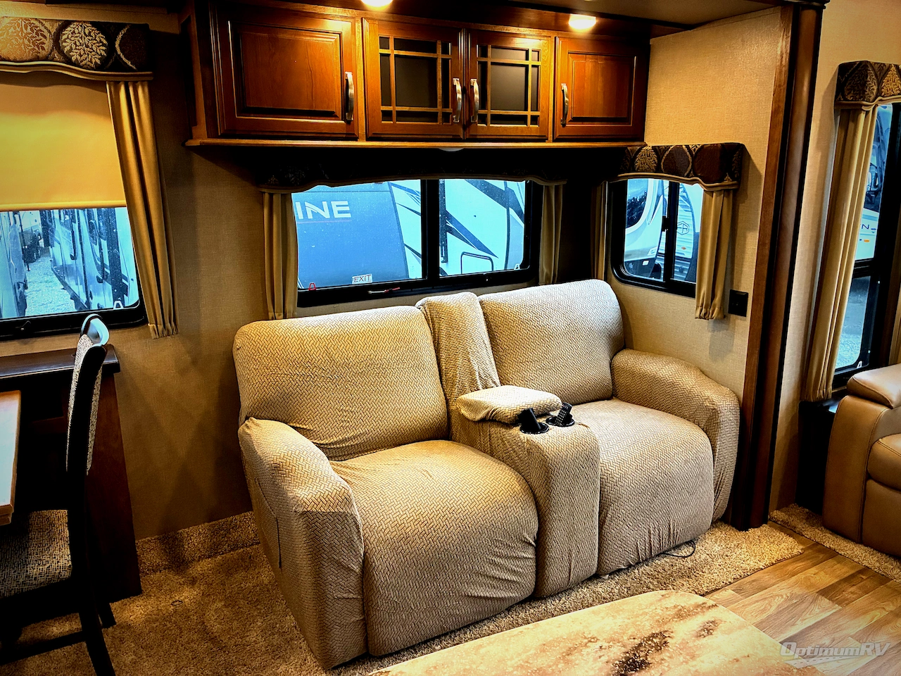 2018 Keystone Montana 3721RL Photo 8