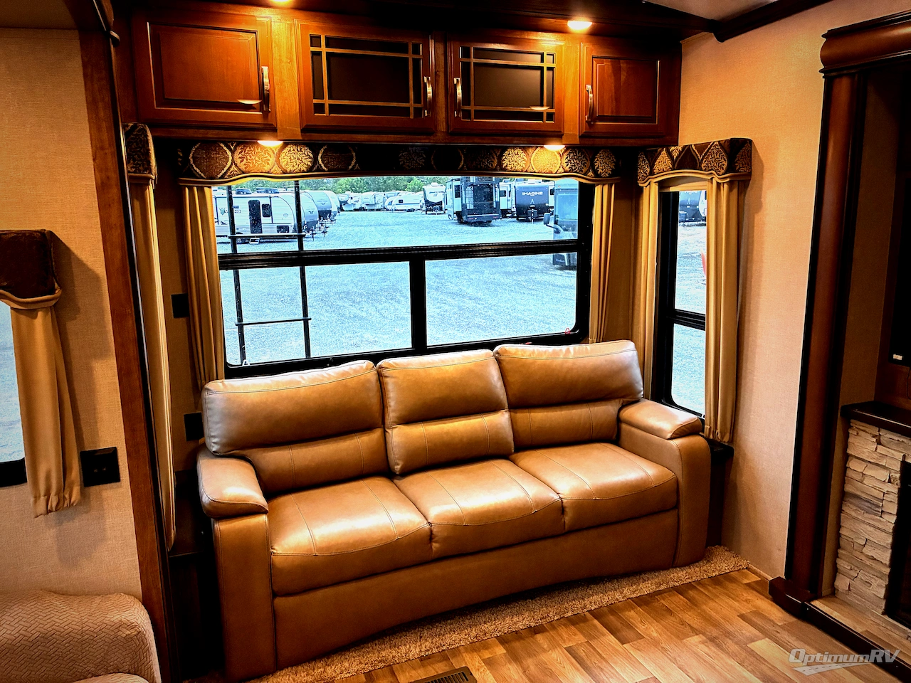 2018 Keystone Montana 3721RL Photo 9