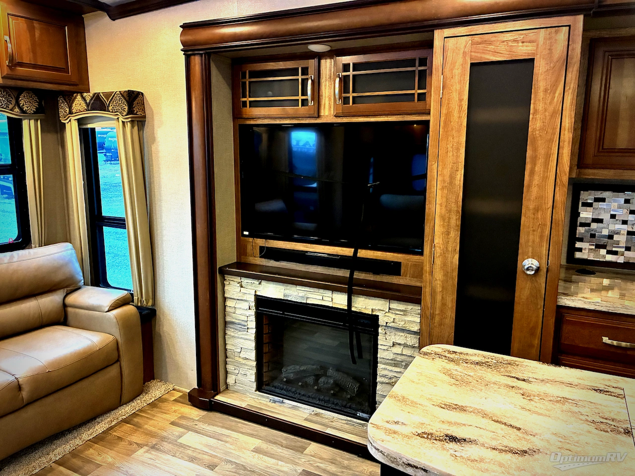 2018 Keystone Montana 3721RL Photo 10