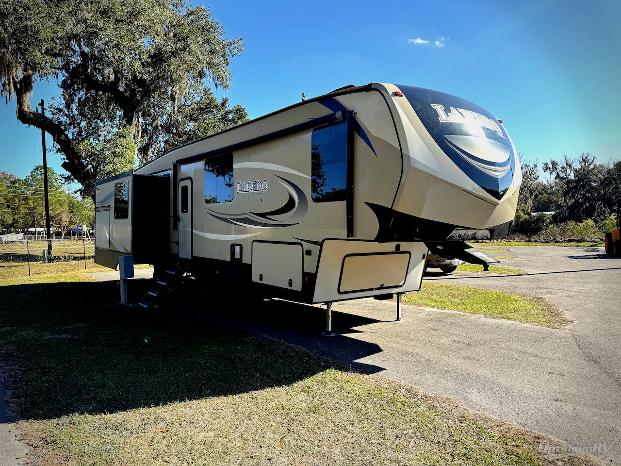 2019 Keystone Laredo 380MB Photo 1