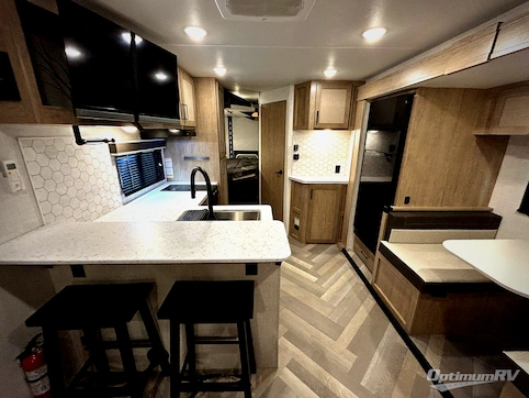 2025 Ember E-Series 22ETS RV Photo 2