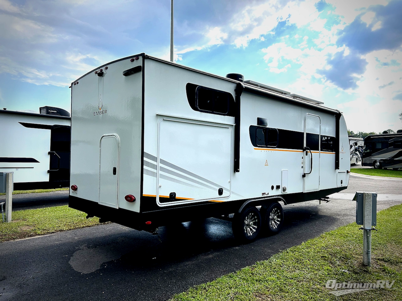 2025 Ember E-Series 22ETS Photo 2