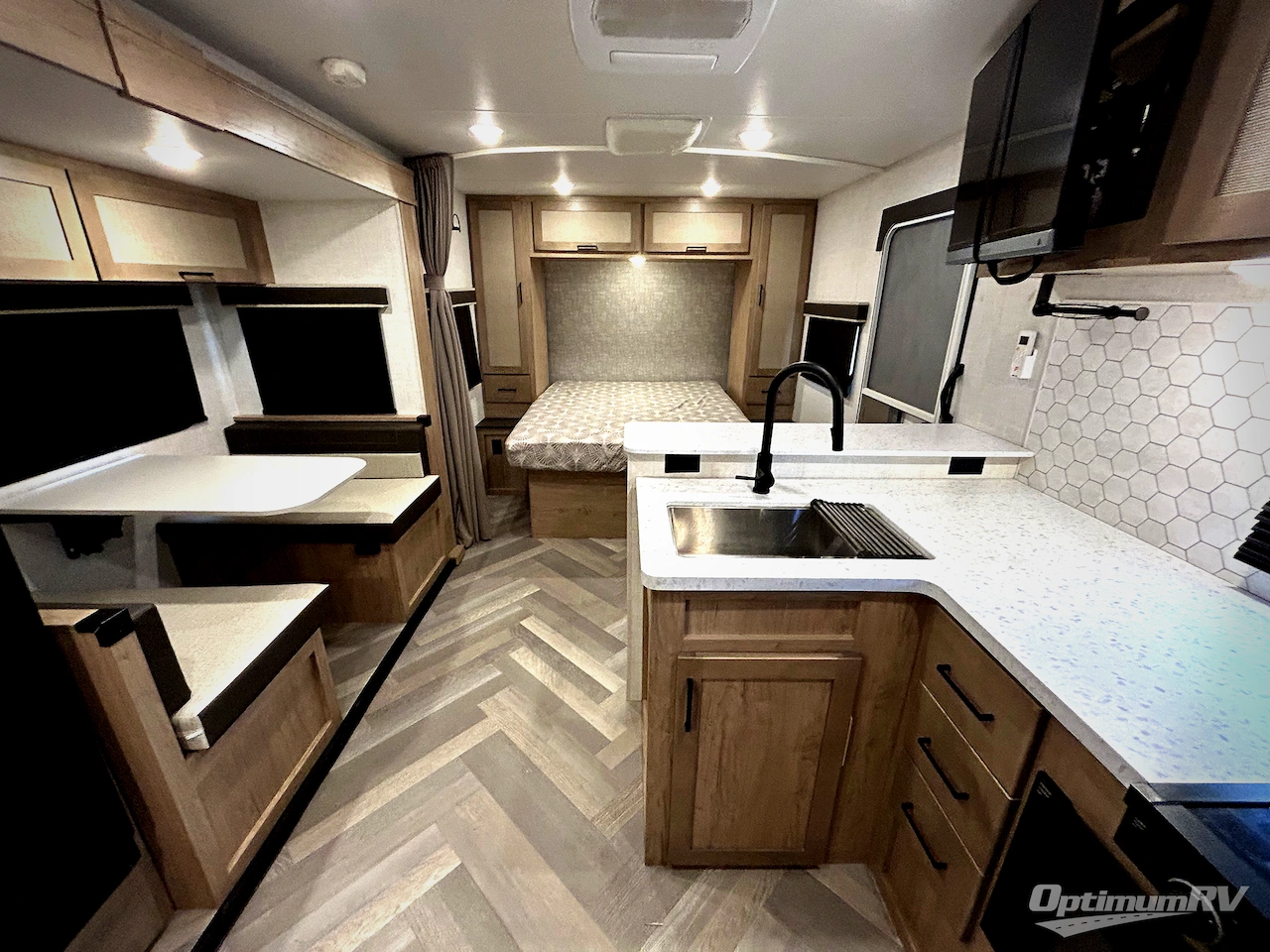 2025 Ember E-Series 22ETS Photo 5