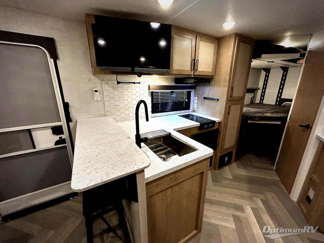 2025 Ember E-Series 22ETS Photo 8