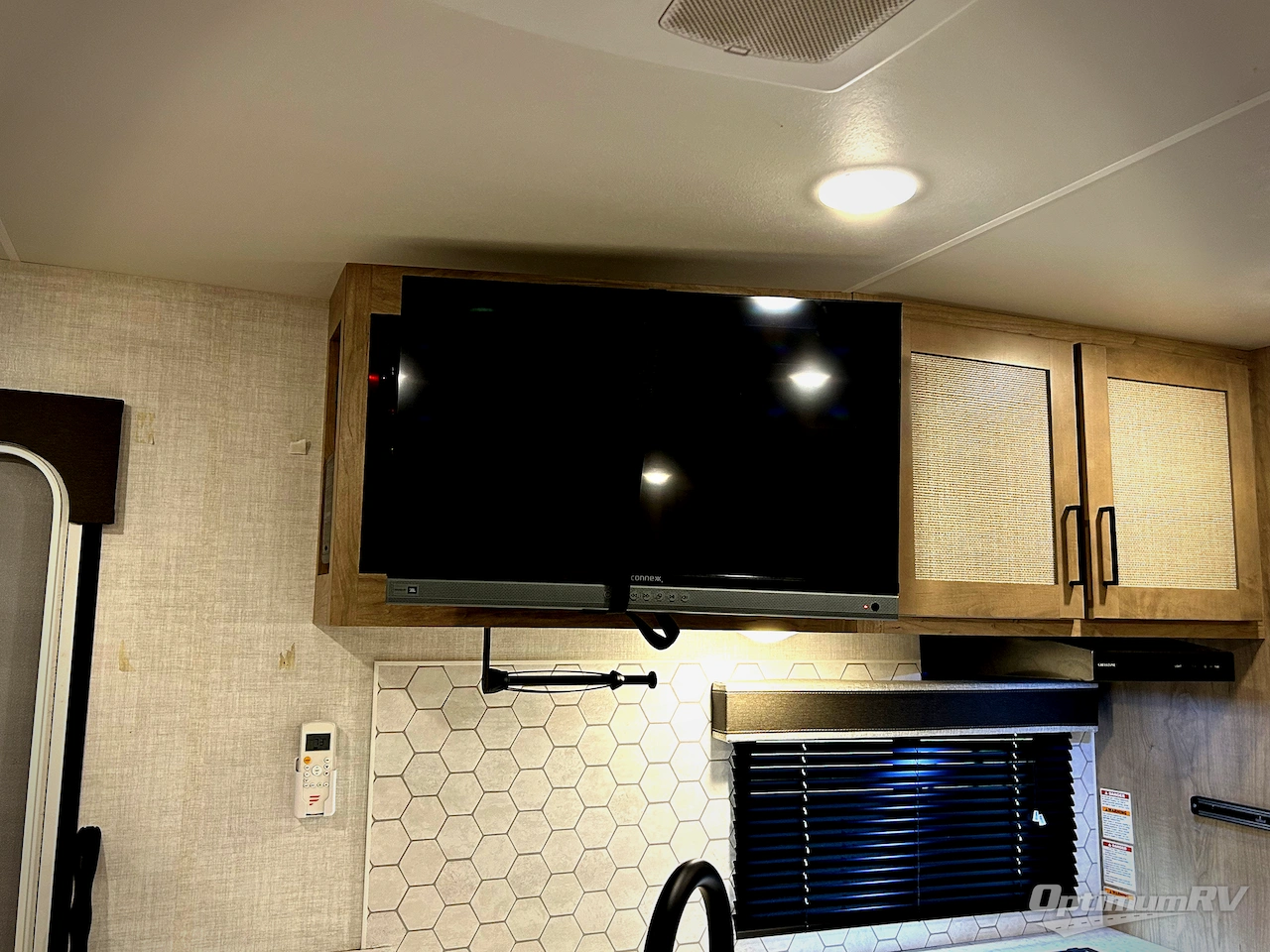 2025 Ember E-Series 22ETS Photo 9