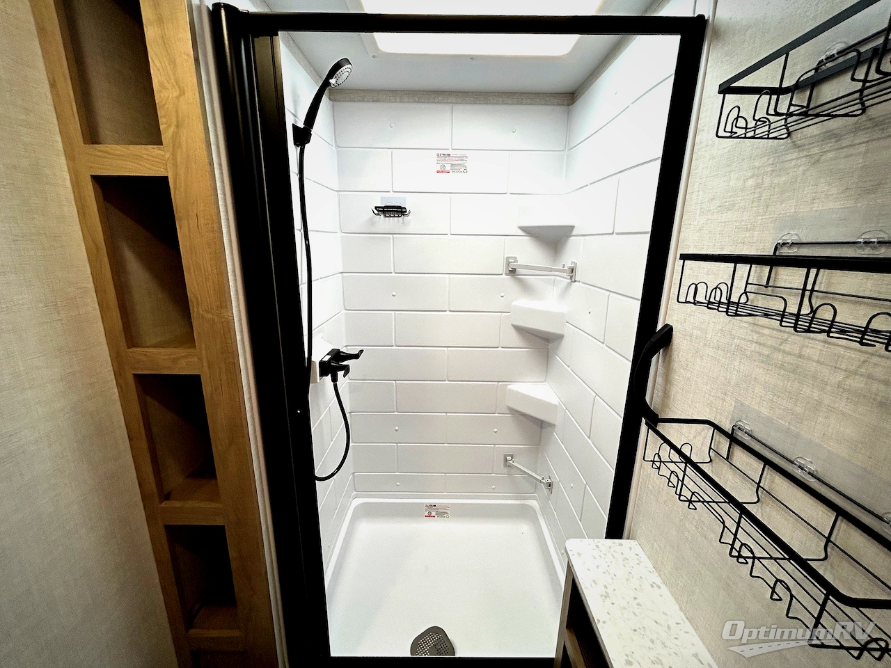 2025 Ember E-Series 22ETS Photo 14