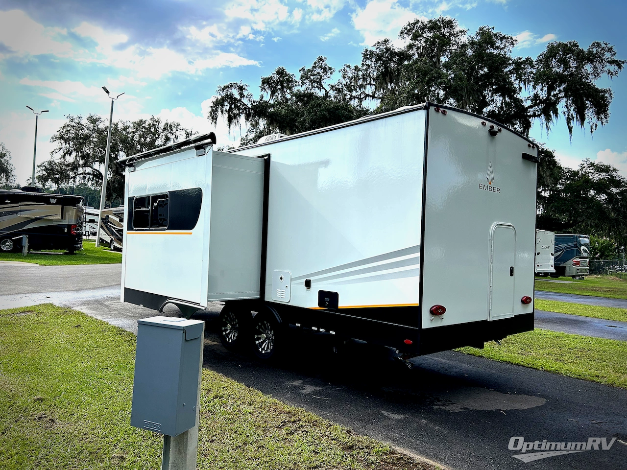2025 Ember E-Series 22ETS Photo 3