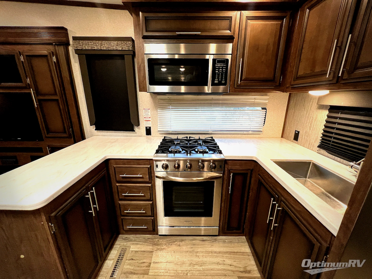 2021 KZ Durango D321RKT Photo 24