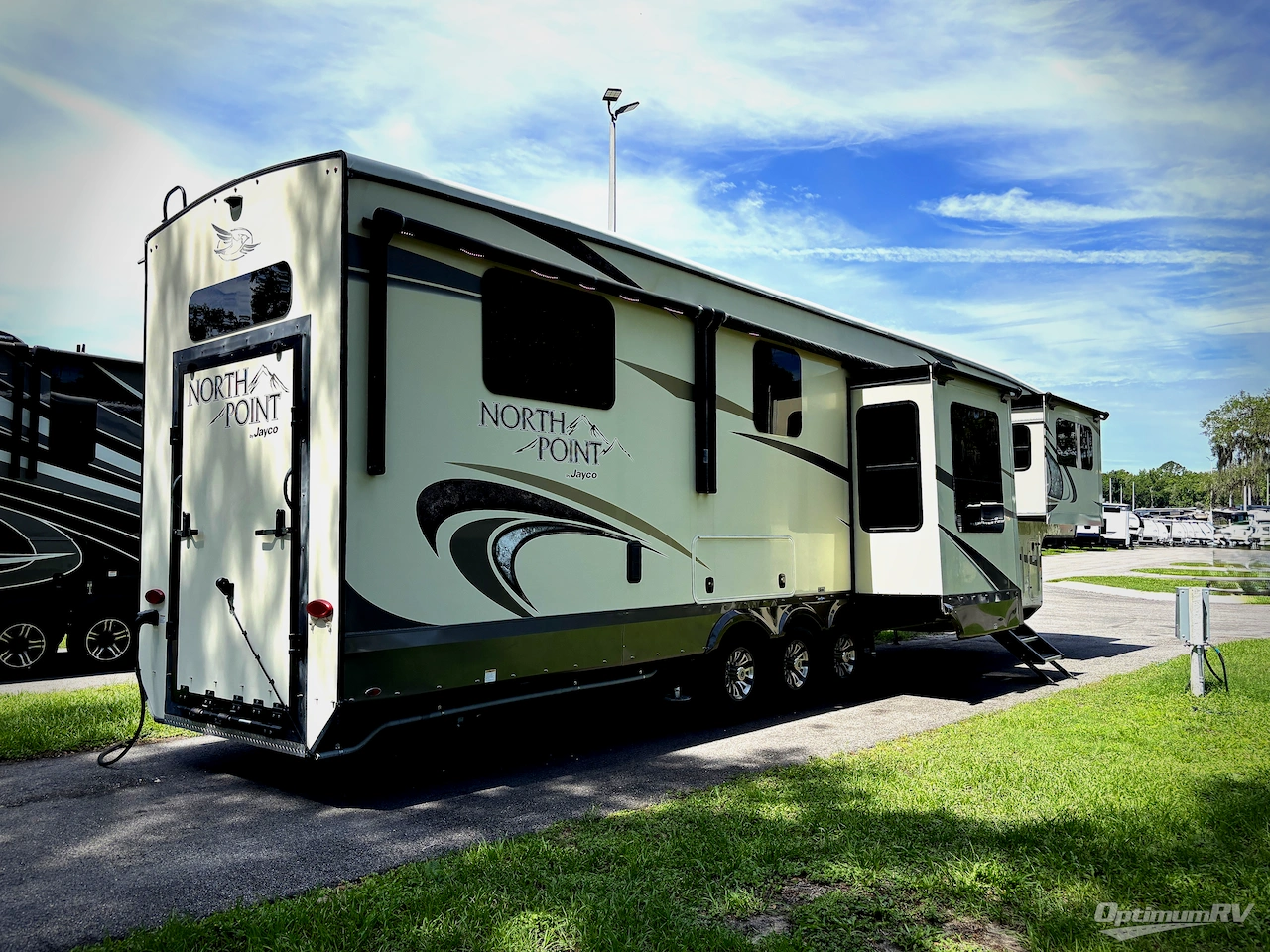 2019 Jayco North Point 385THWS Photo 2