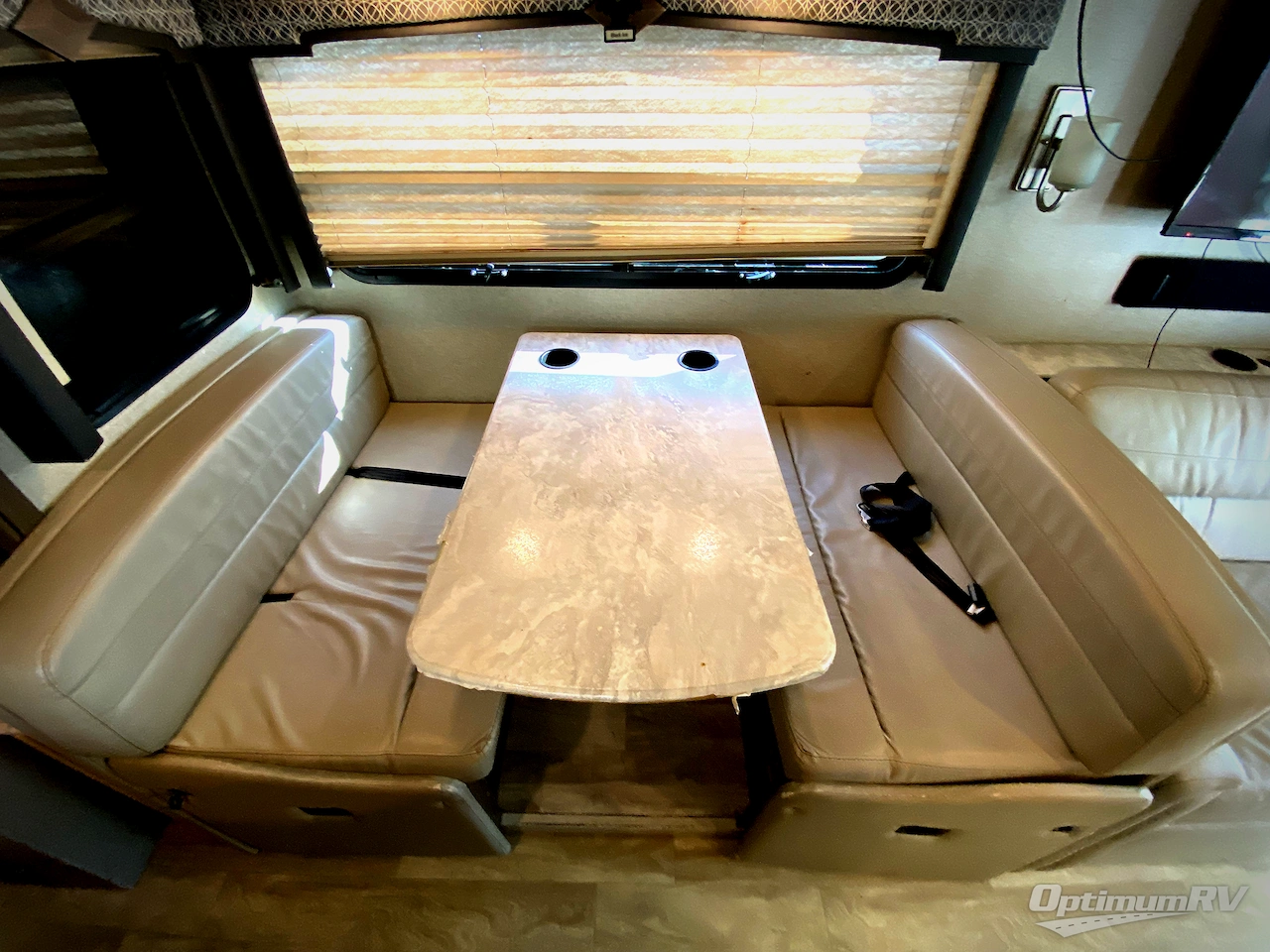 2021 Thor Hurricane 34R Photo 3