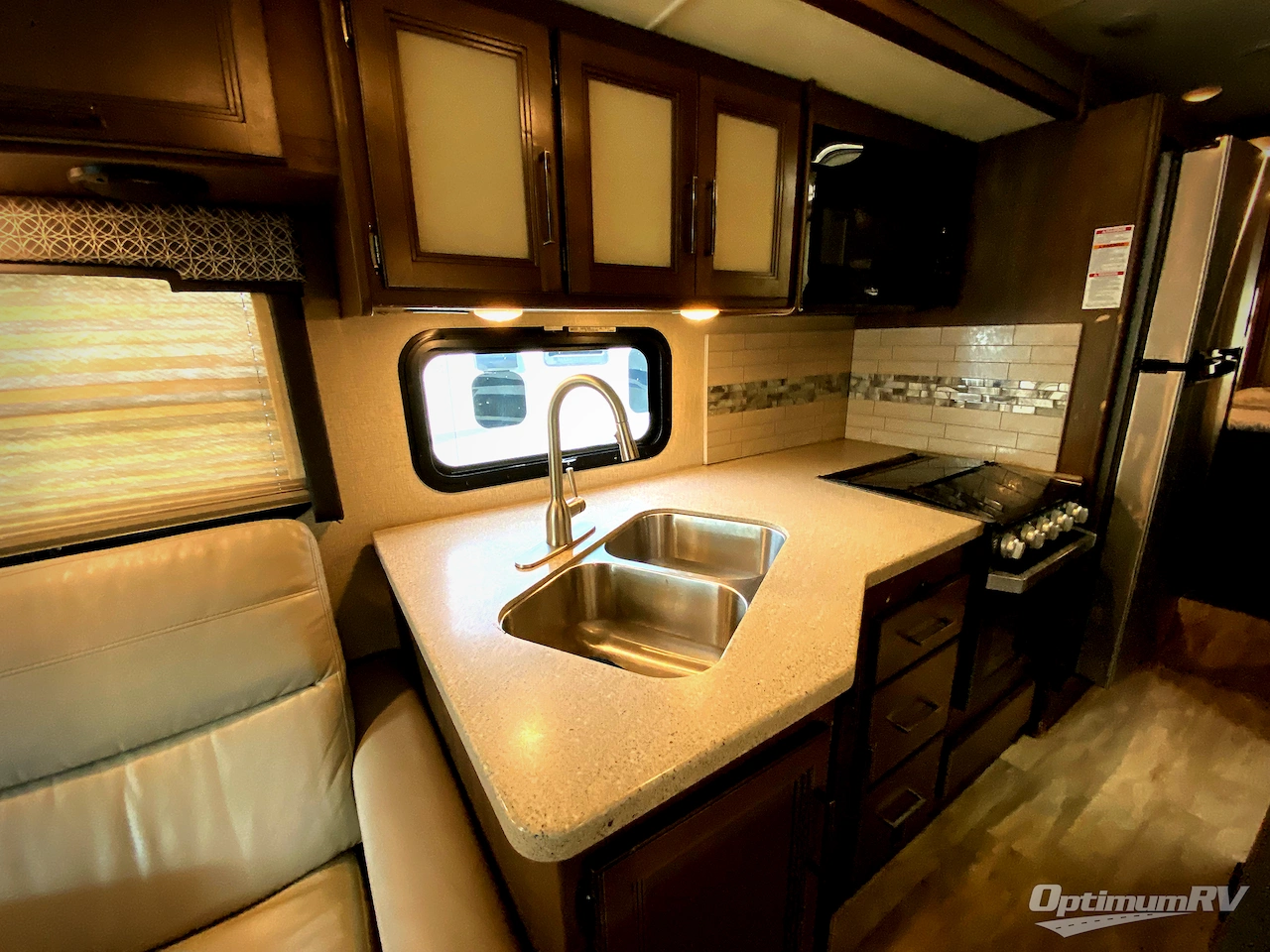 2021 Thor Hurricane 34R Photo 6