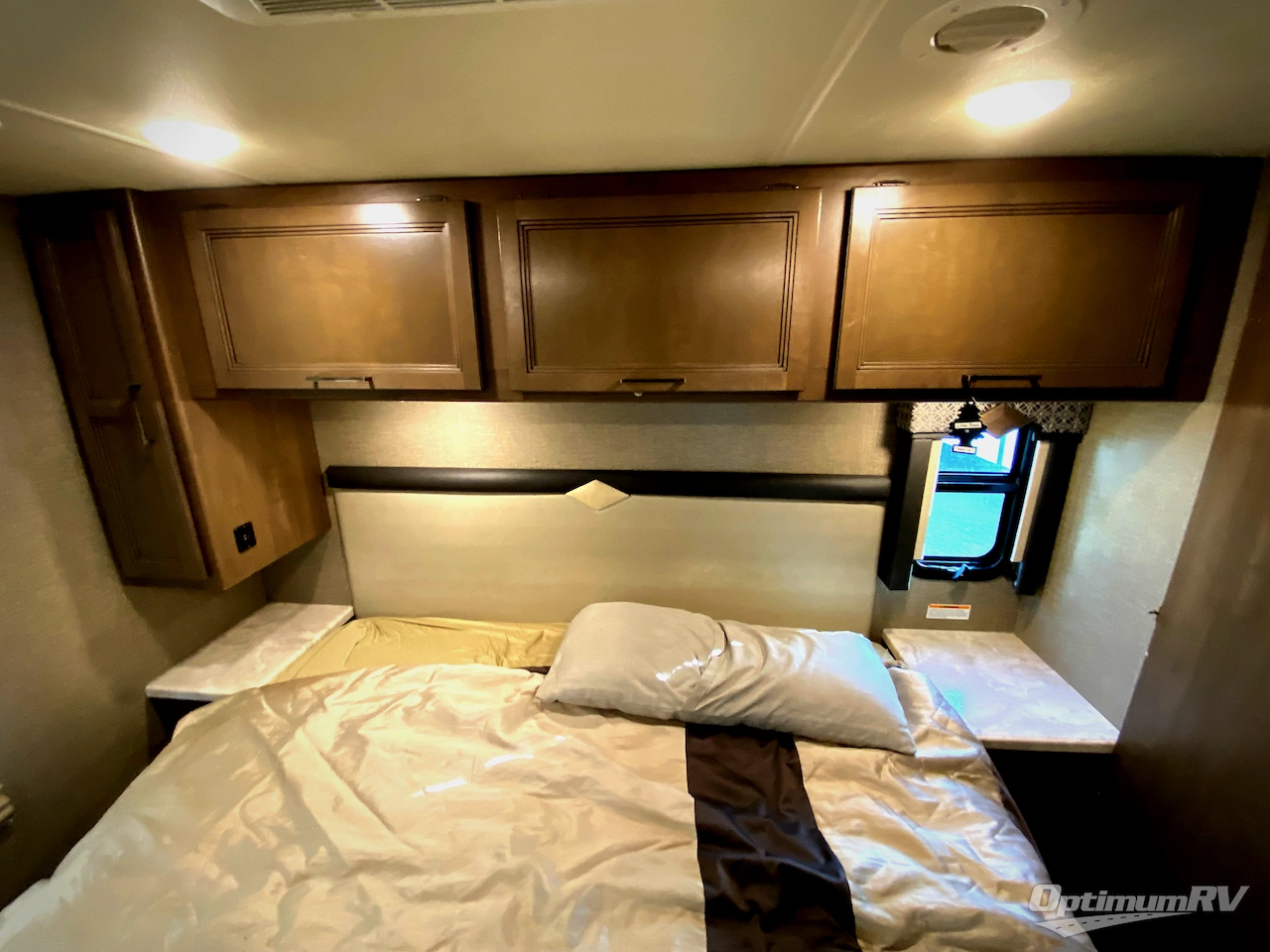 2021 Thor Hurricane 34R Photo 12