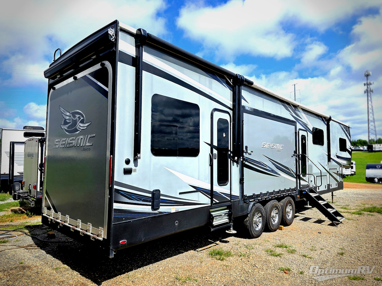 2020 Jayco Seismic 4113 Photo 2
