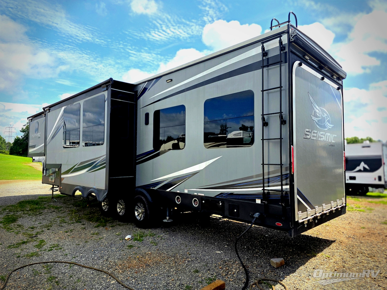 2020 Jayco Seismic 4113 Photo 3