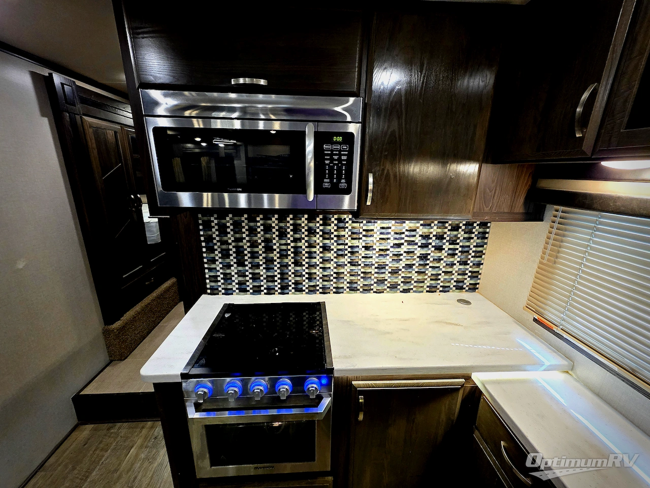 2020 Jayco Seismic 4113 Photo 10