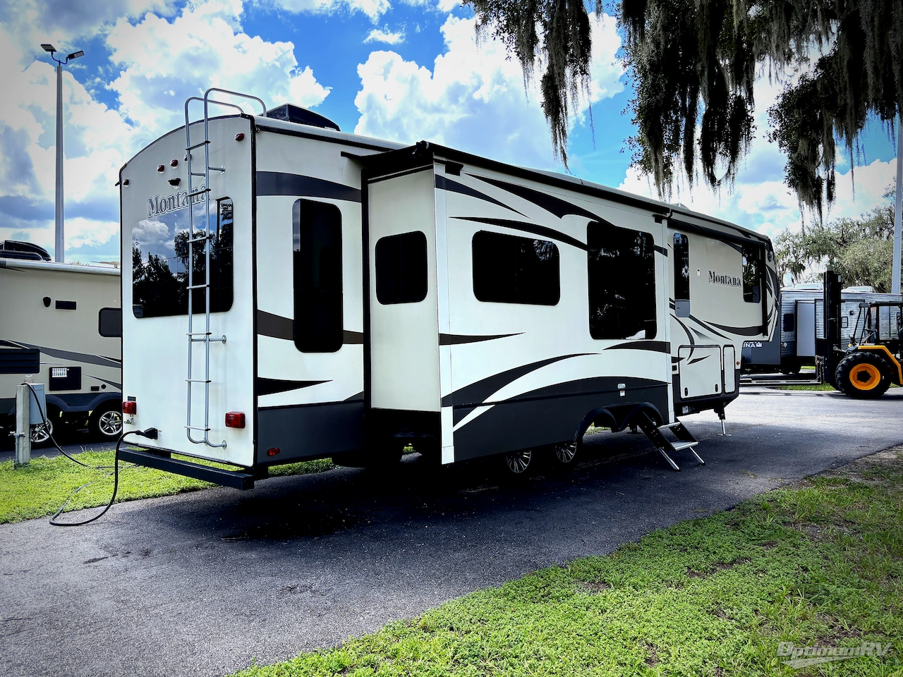 2016 Keystone Montana 3611 RL Photo 2