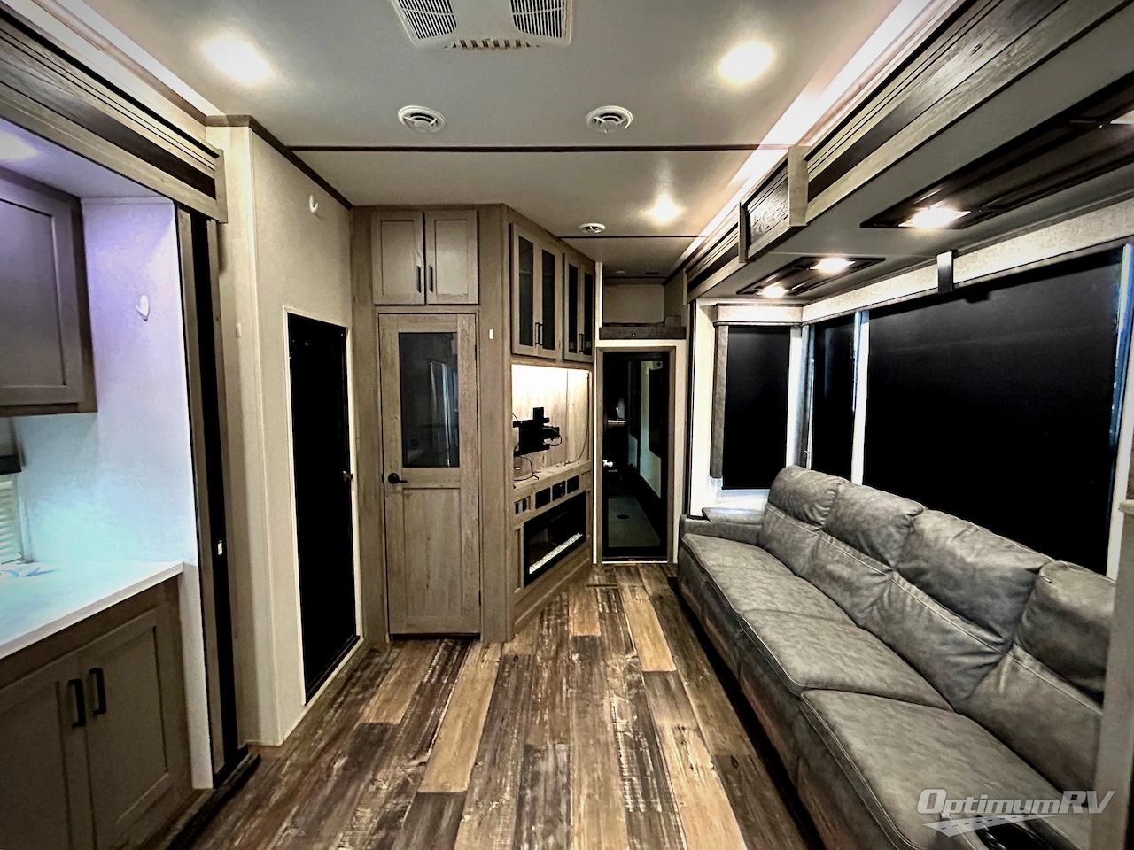 2021 Keystone Raptor 429 Photo 2