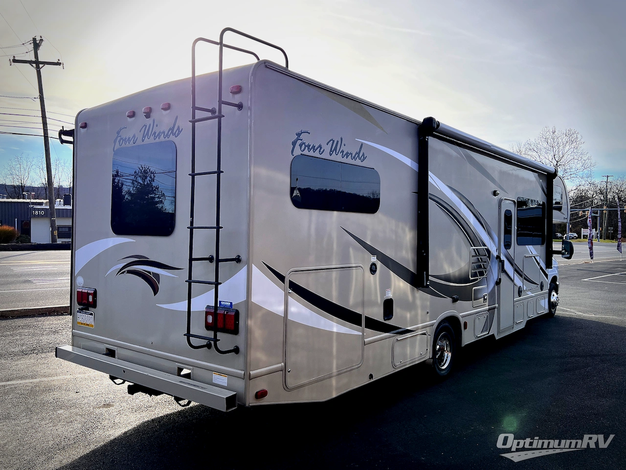 2017 Thor Four Winds 31E Bunkhouse Photo 2