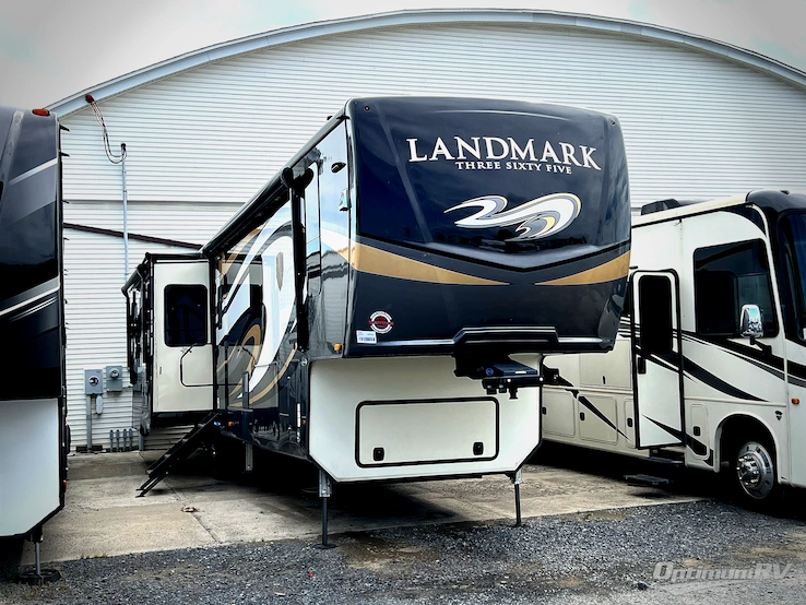 2021 Heartland Landmark 365 Newport RV Photo 1