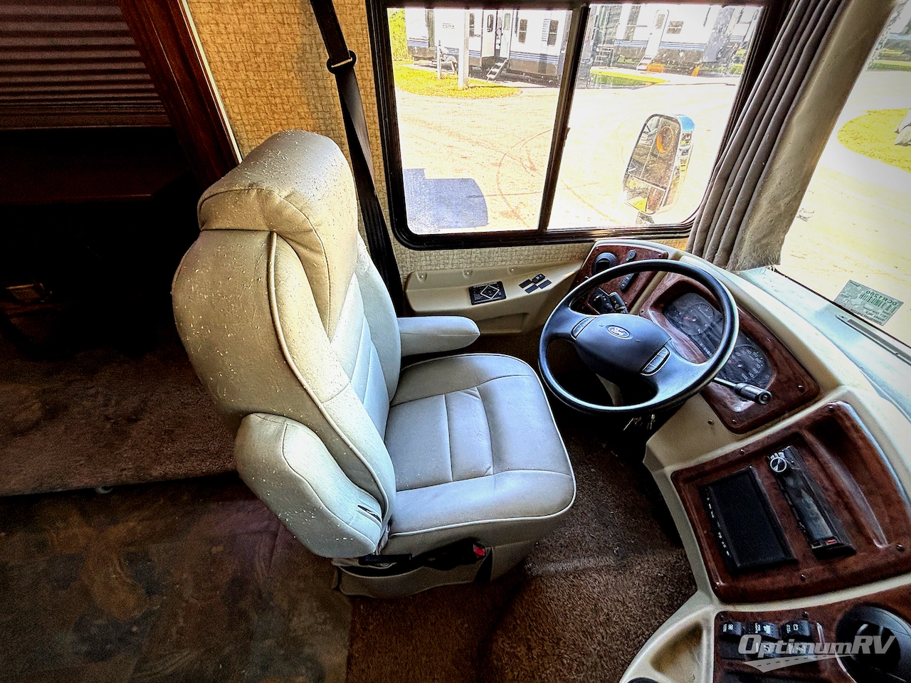 2015 Coachmen Mirada 35LS Photo 7
