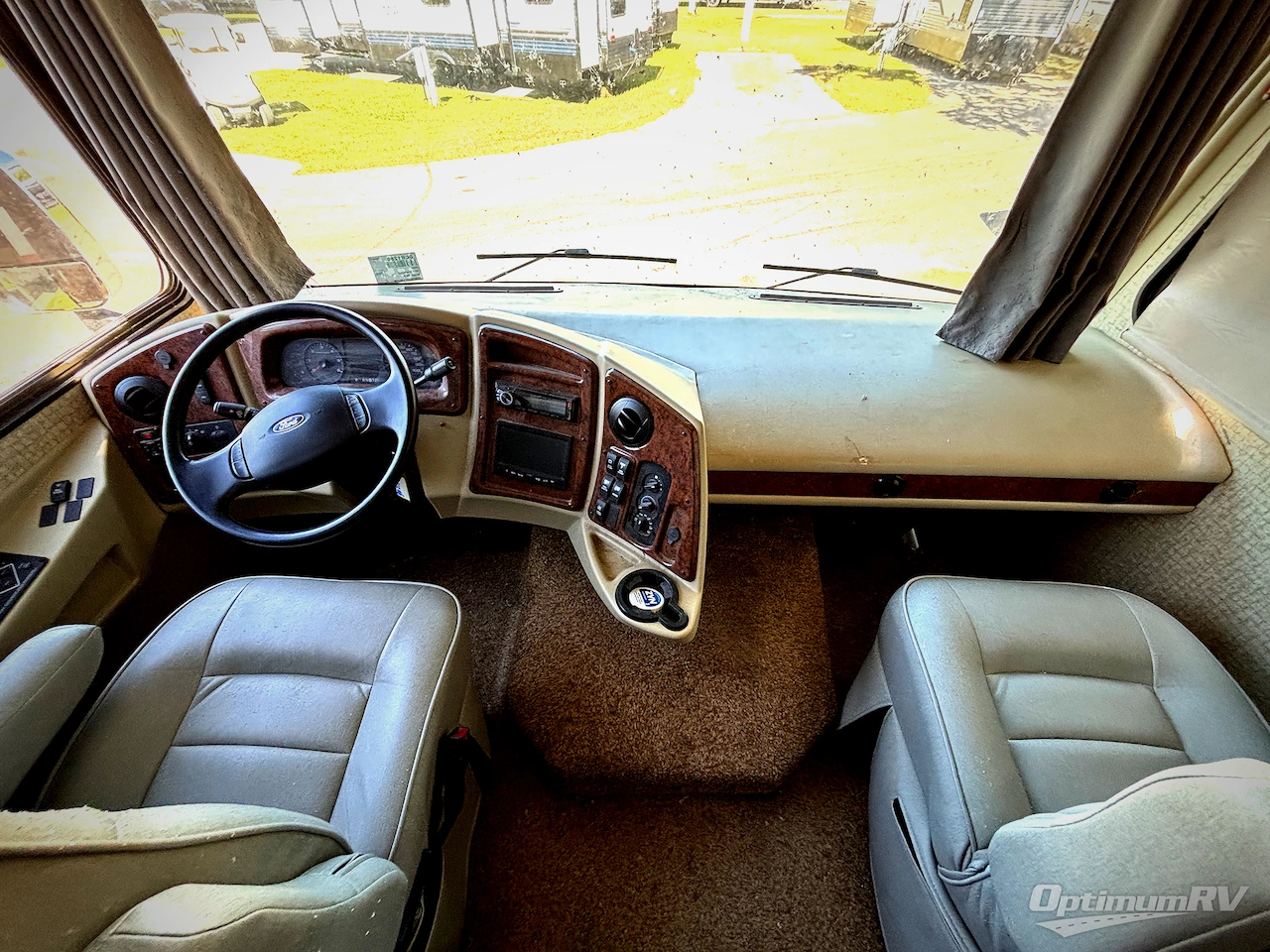 2015 Coachmen Mirada 35LS Photo 8