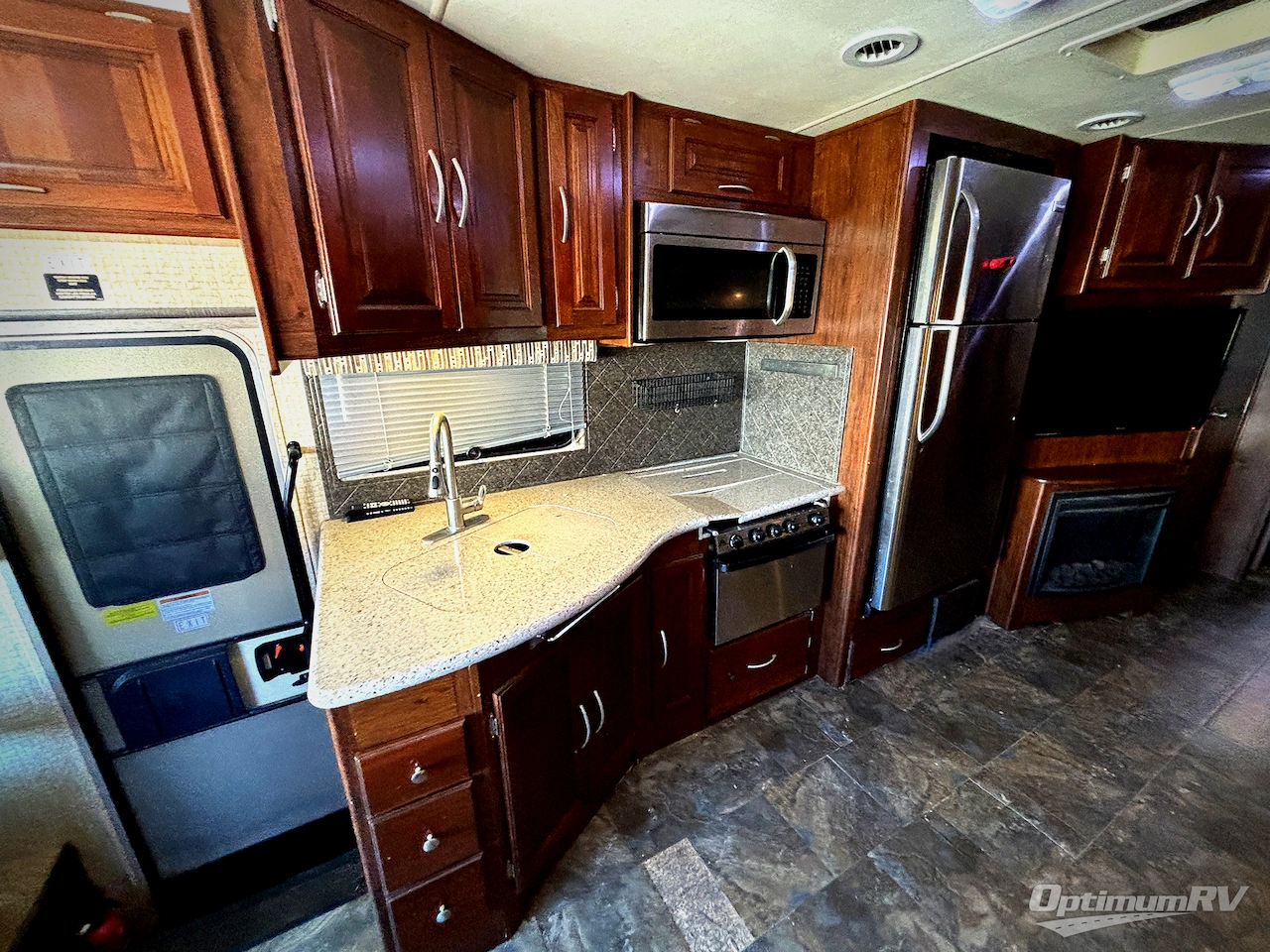 2015 Coachmen Mirada 35LS Photo 10