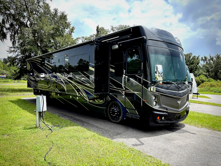 2019 Fleetwood Discovery LXE 40G RV Photo 1