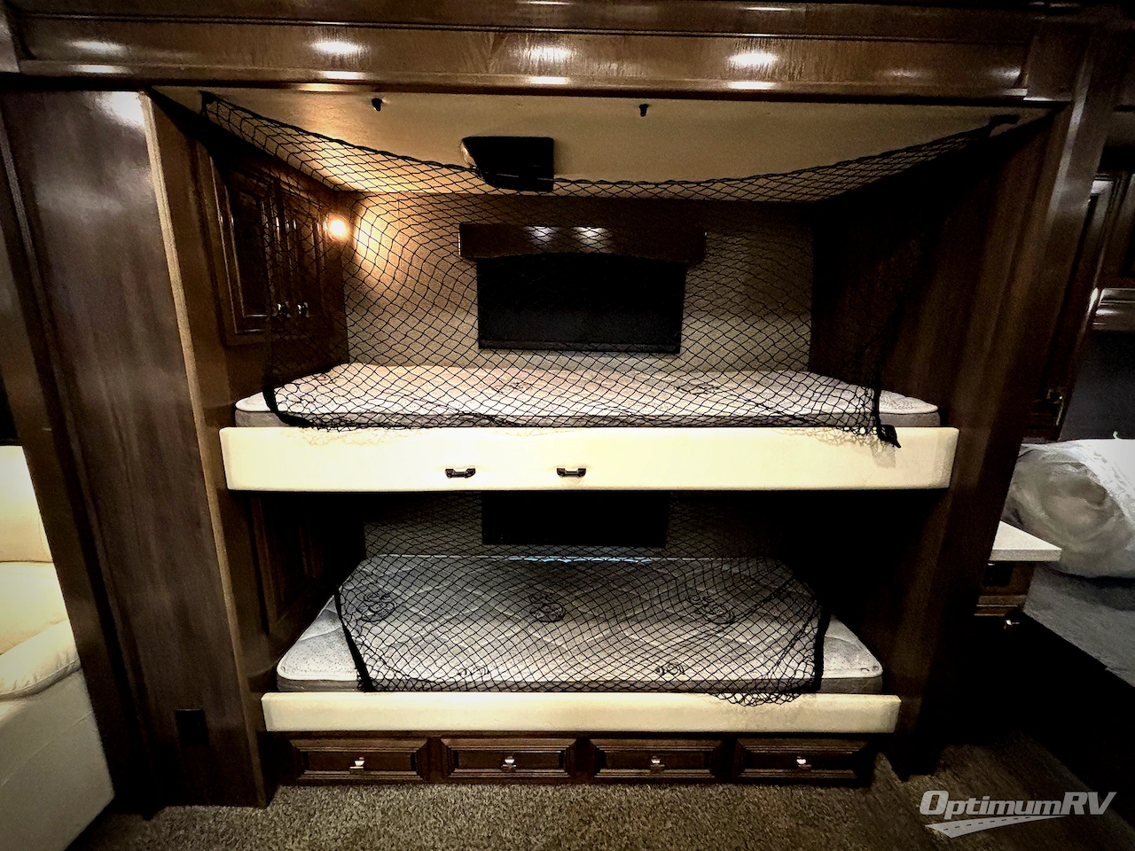2019 Fleetwood Discovery LXE 40G Photo 18