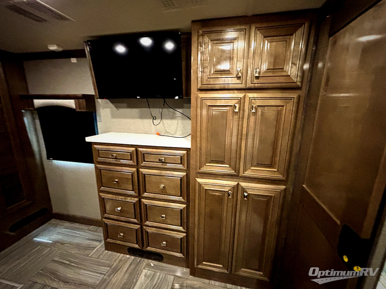 2019 Fleetwood Discovery LXE 40G Photo 25