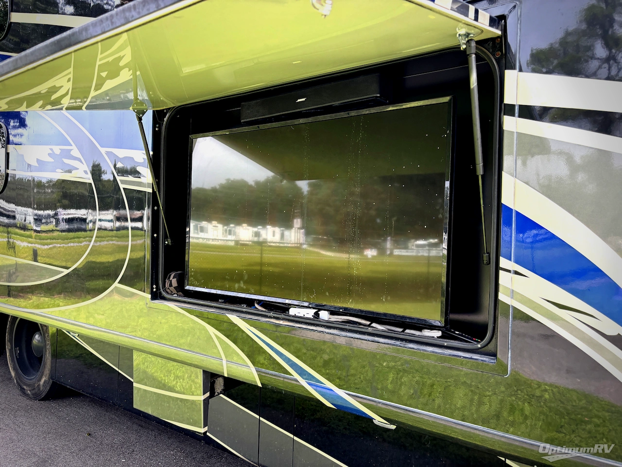 2019 Fleetwood Discovery LXE 40G Photo 28