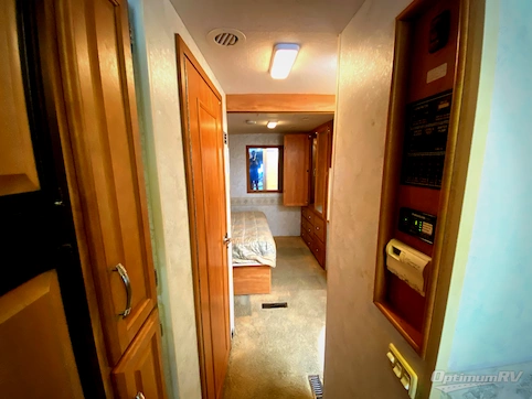2006 Winnebago Voyage 31W RV Photo 3