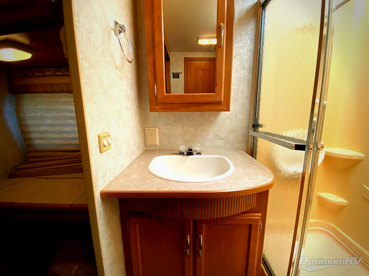 2006 Winnebago Voyage 31W Photo 23
