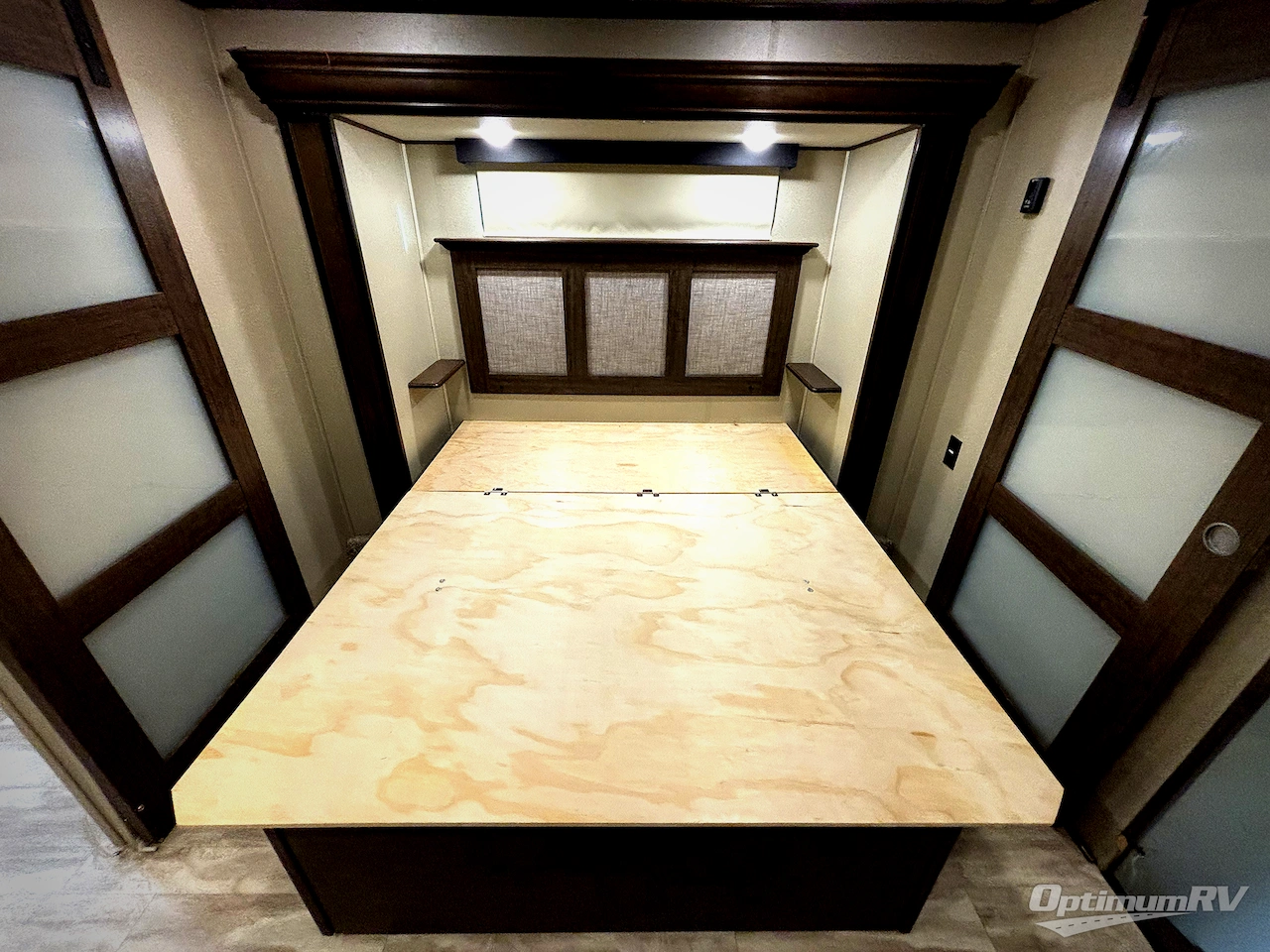 2019 Grand Design Solitude 380FL Photo 19