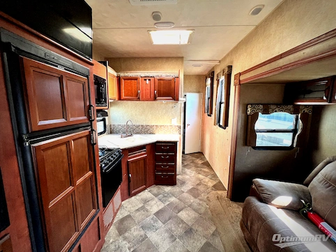 2014 Palomino Puma Unleashed 32-TFB RV Photo 2